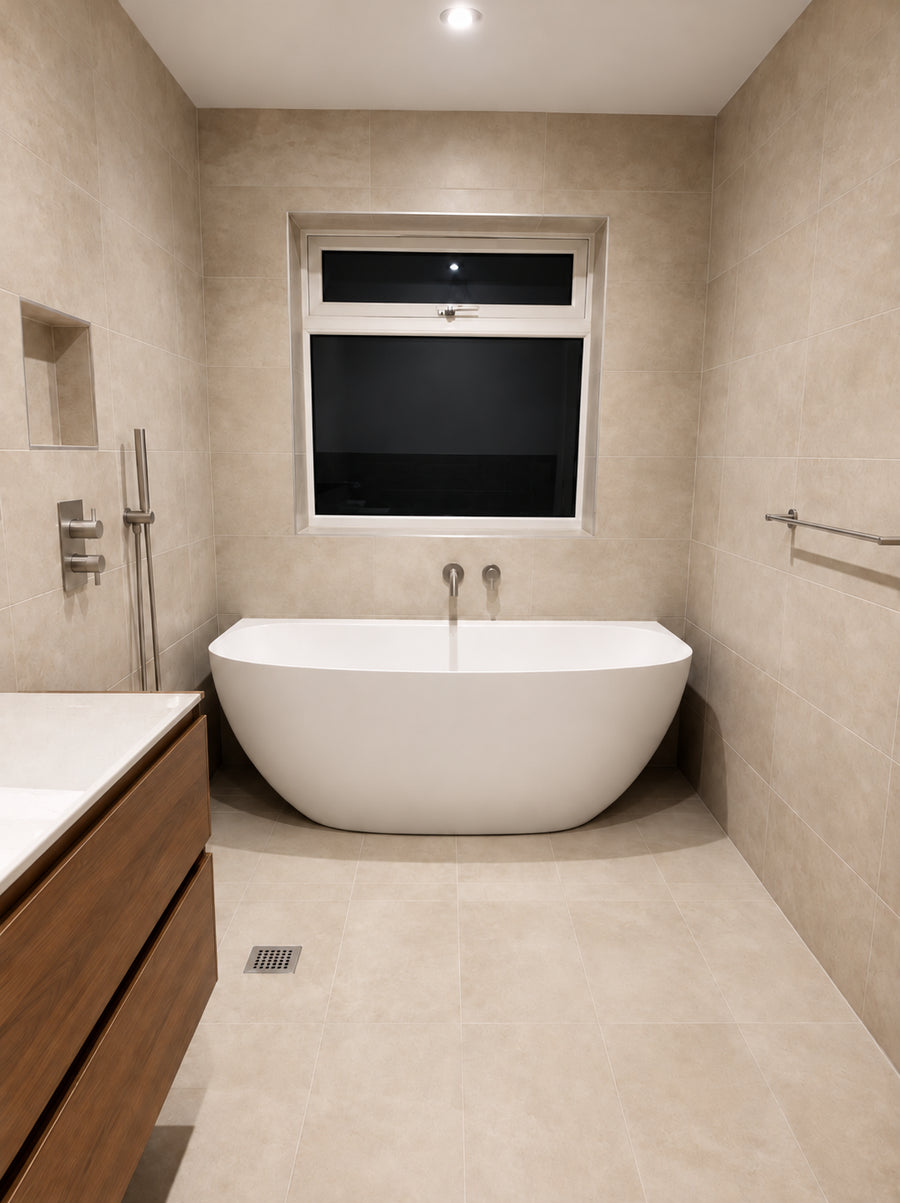 Iona 1700 Back to Wall Freestanding Bath (1700 x 892)