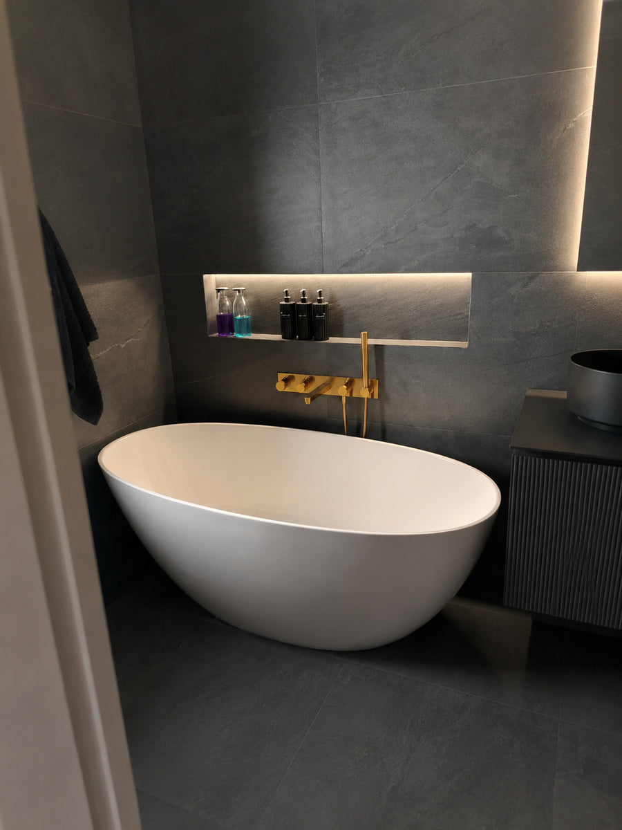 Matteo Oval 1600 Freestanding Bath (1600 x 705)